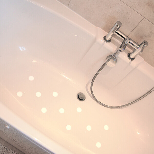 T-AQUA-C-White-Bathroom-Circles-In-Bath-1