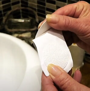 peeling-anti-slip-bath-sticker-off-backing