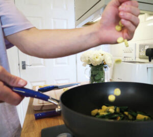 iadl-instrumental-activities-of-daily-living-cooking-feeding-t-r-1-blue-grip-roll-pan-handle-1