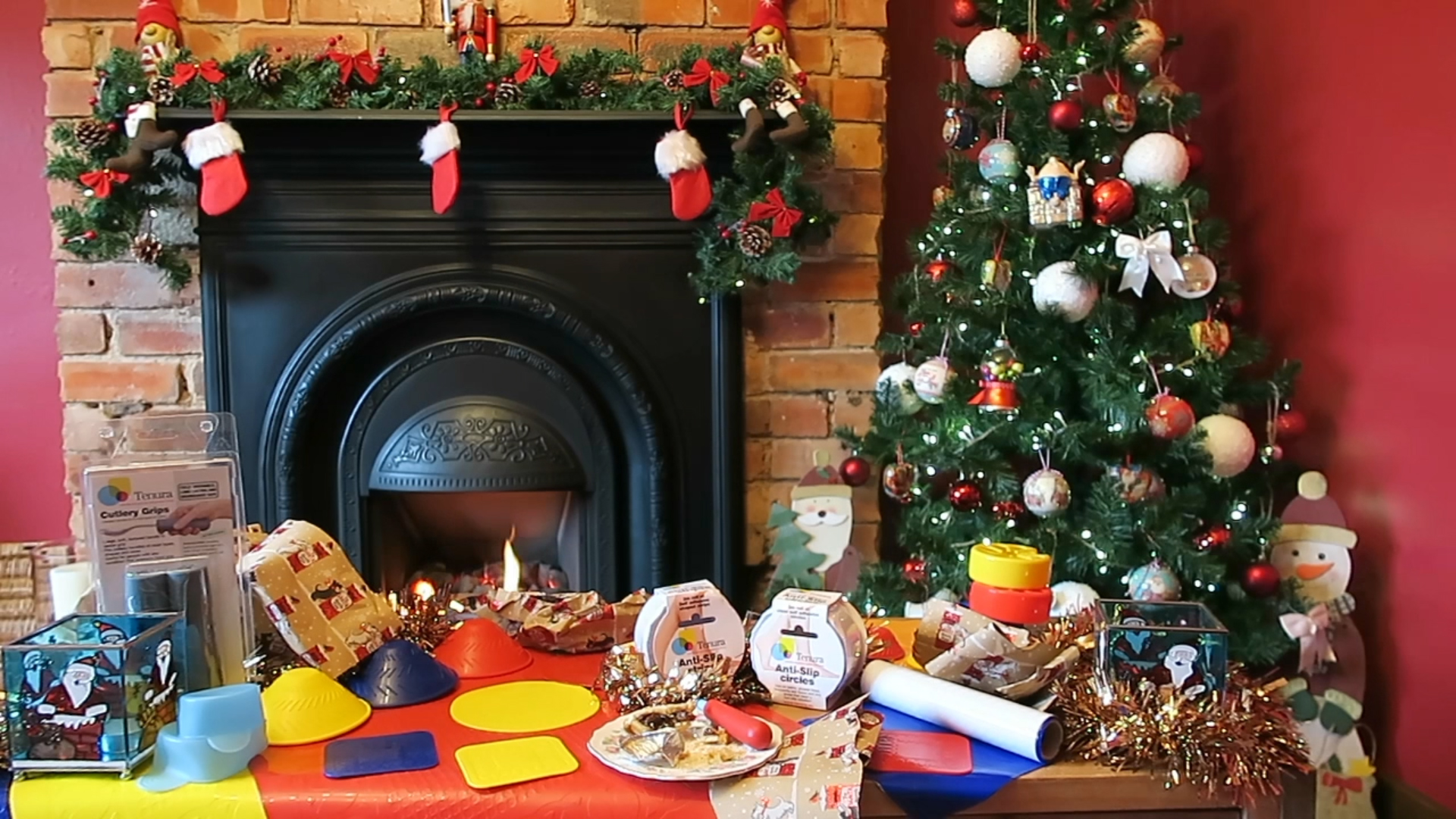 Tenura Range in Front of Christmas Tree-Christmas-Video-1