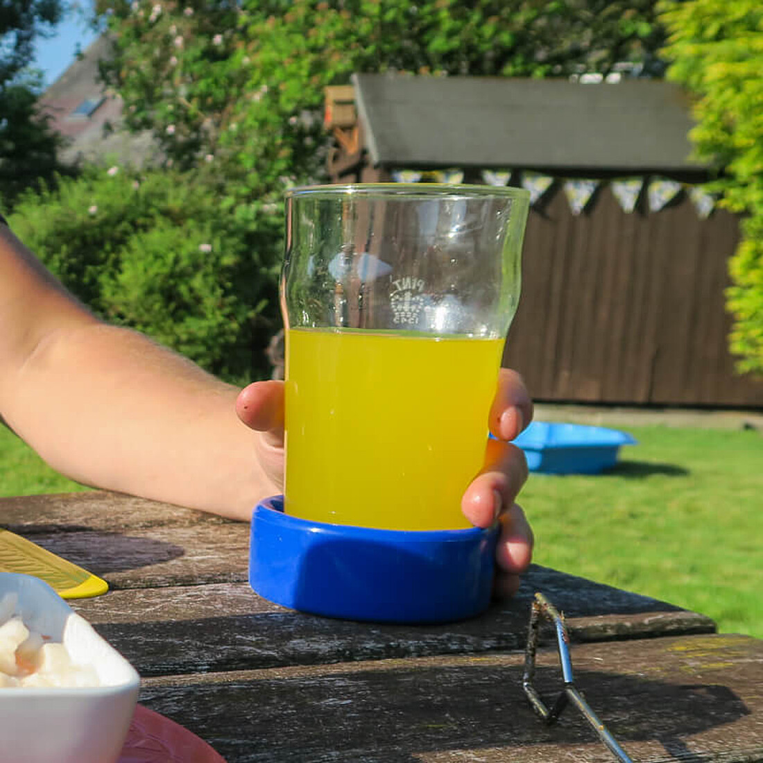 t-ch-2-blue-cup-holder-garden-party