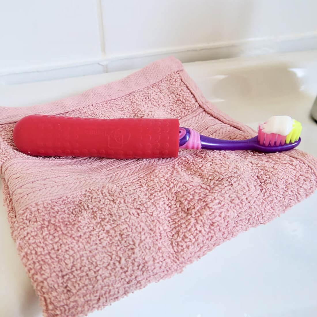 t-pcg-r-red-childrens-cutlery-grips-on-toothbrush-2