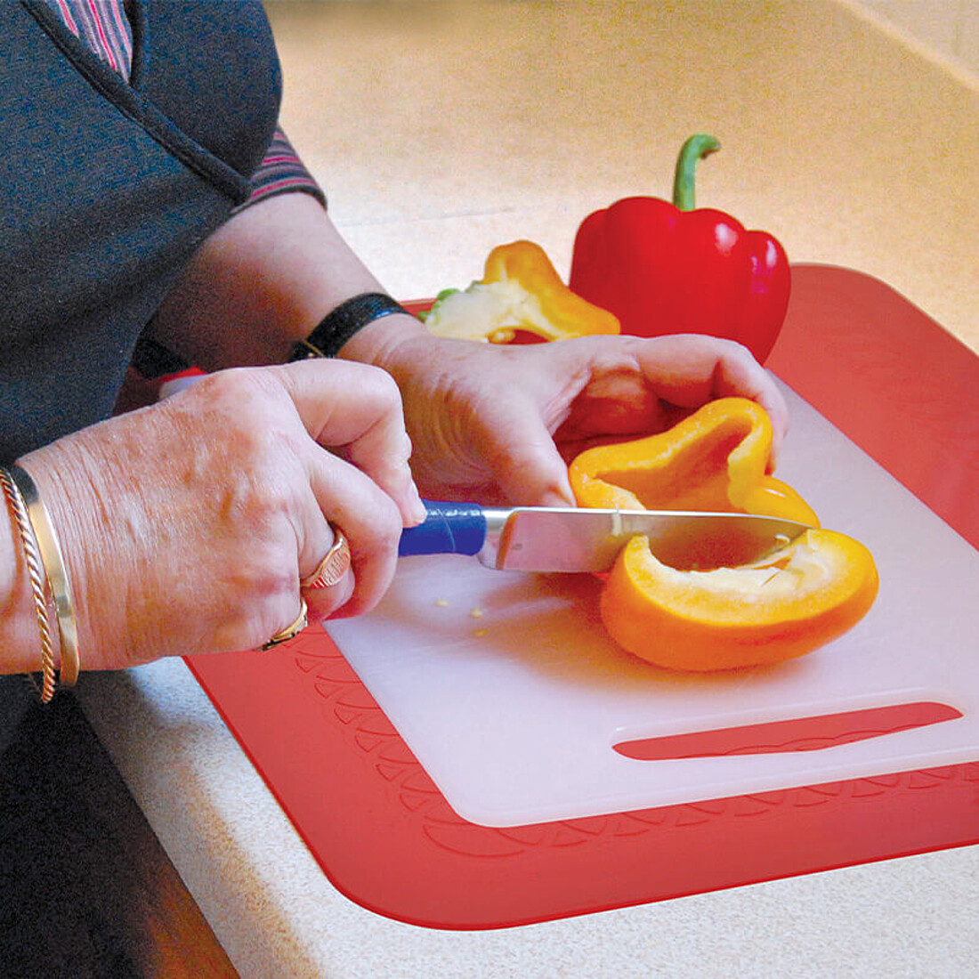 tc-mat-45-1-red-table-mat-chopping-board-web