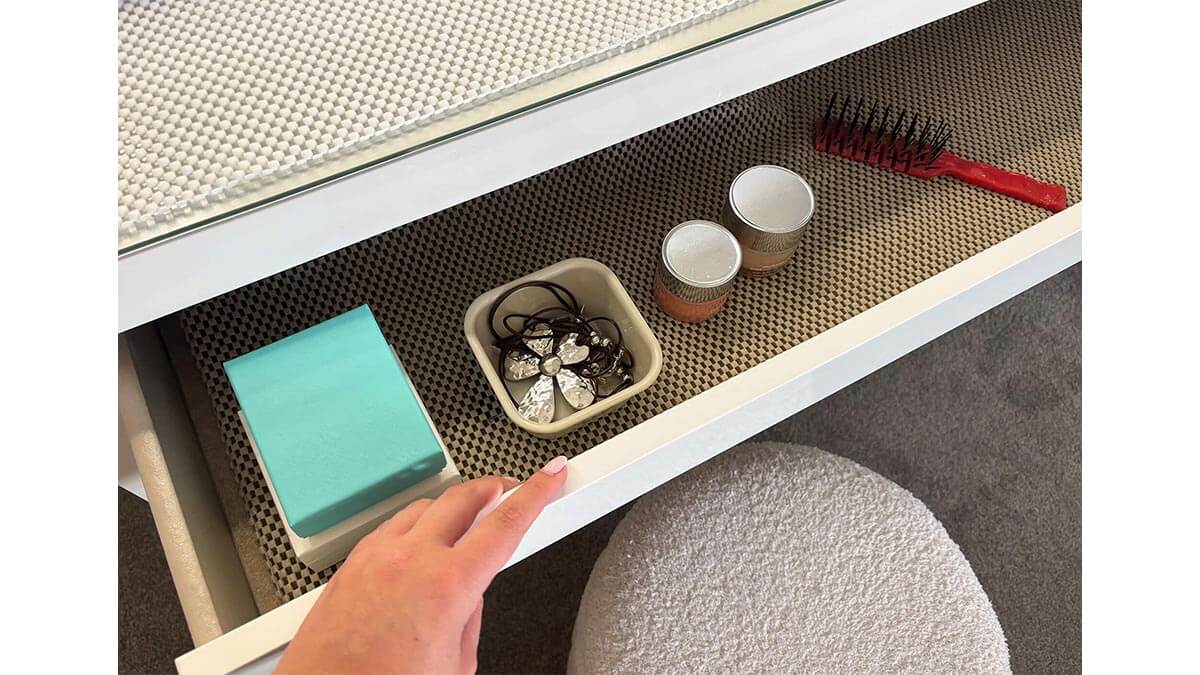 Non-Slip-Fabric-In-Drawer
