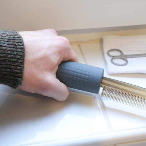 T-CG-1-Cutlery-Grips-Comb-for-Brushing-Hair-7