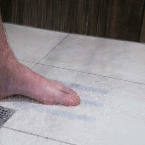 T-AQUA-S-Clear-Bathroom-Strips-Wet-In-Shower-3