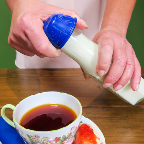 T-B-2-Blue-Bottle-Opener-Milk-2