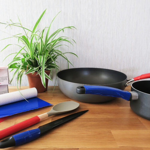 T-SAR+T-R-Grip-Reel+Roll-On-Cookware-In-Kitchen-2