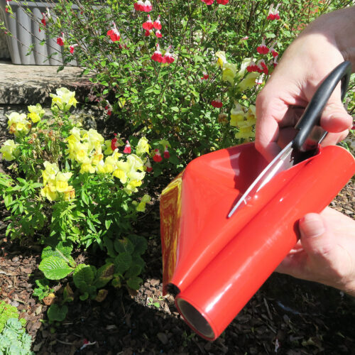 T-R-1+-Red-Grip-Roll-Cut-In-Garden