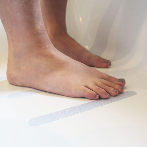 T-AQUA-S-Clear-Bathroom-Strips-In-Bath-3