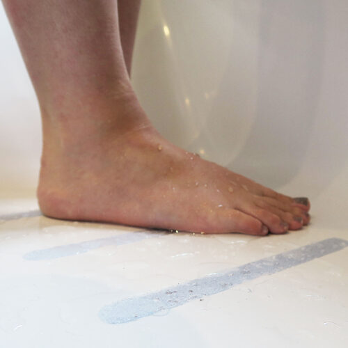 T-AQUA-S-Clear-Bathroom-Strips-In-Bath-2