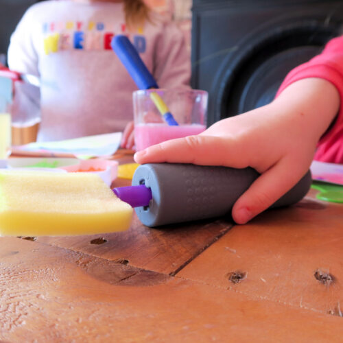T-CG-1-Cutlery-Grips-Paintbrush-Childrens-Video-2