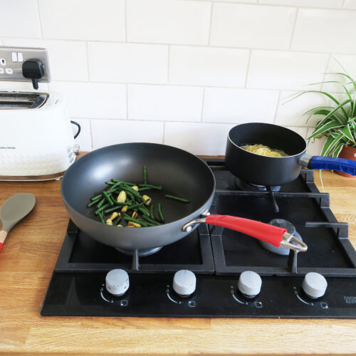 T-SAR+T-R-Grip-Reel+Roll-On-Pan-Handles-In-Kitchen-2