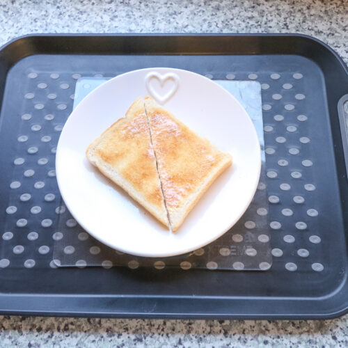 T-EG-1 Clear Extreme Mat Used as a Tray Liner with Toast-5