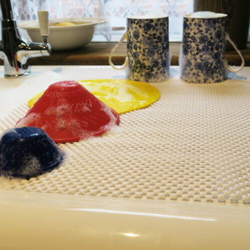 Kitchen Pack in washing up suds 4