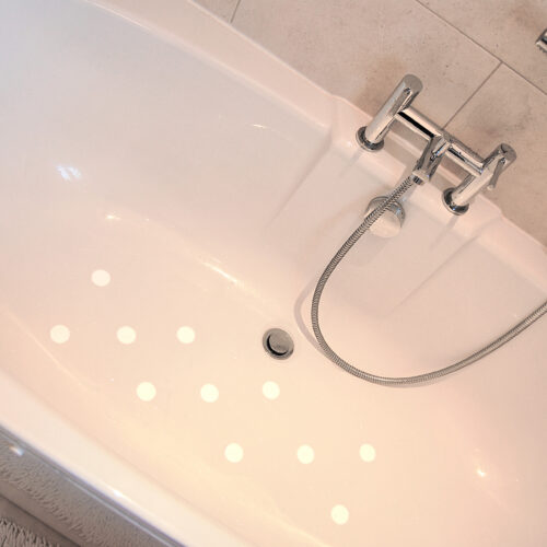 T-AQUA-C-White-Bathroom-Circles-In-Bath-1