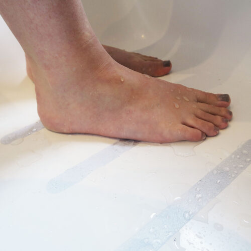 T-AQUA-S-Clear-Bathroom-Strips-In-Bath-5